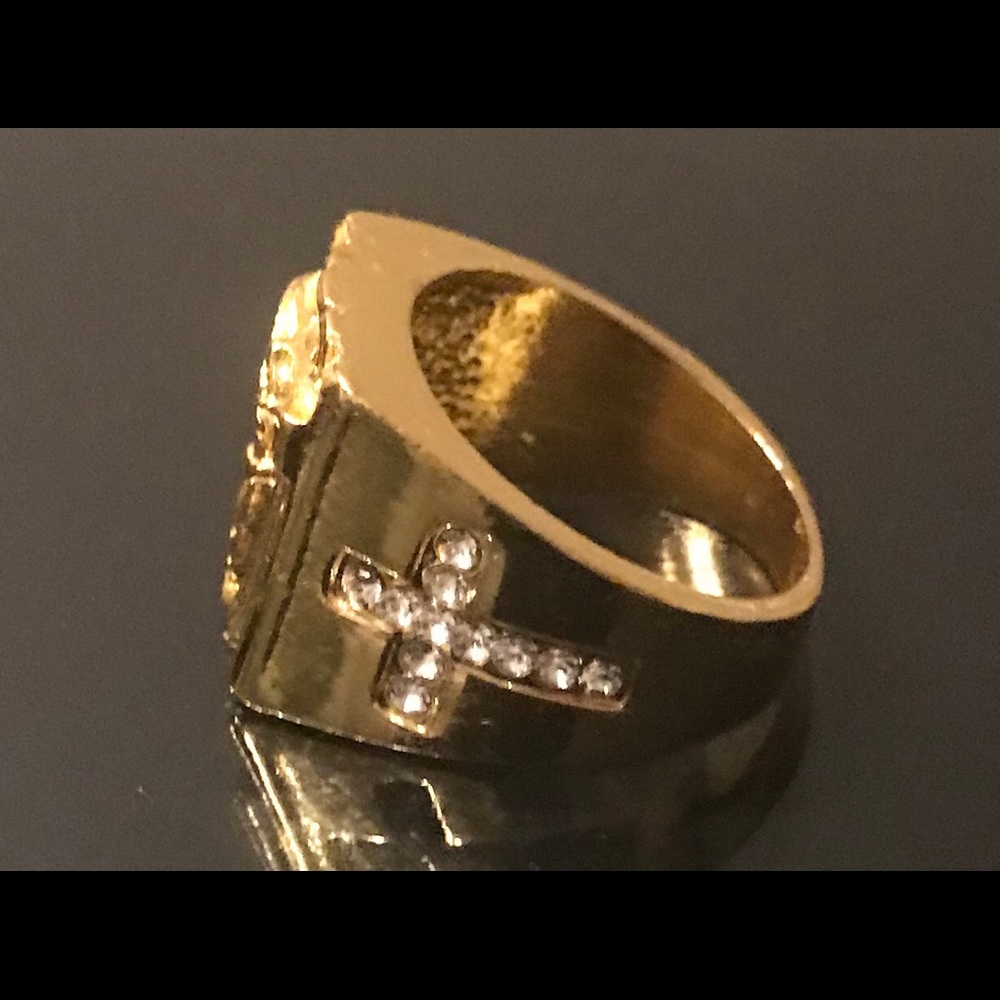 MEN'S 18KT PLATED and cubic zirconia crucifix ring